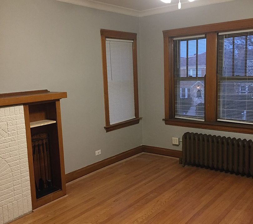 2nd image of 1816 Clarence Ave