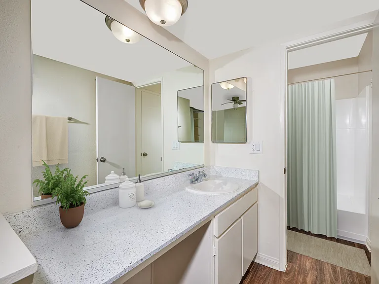 Mellmanor Apartments — Photo 9