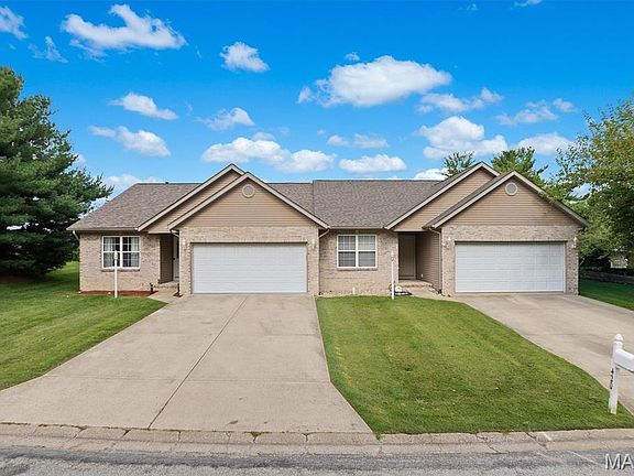 2nd image of 424 Aaron Dr