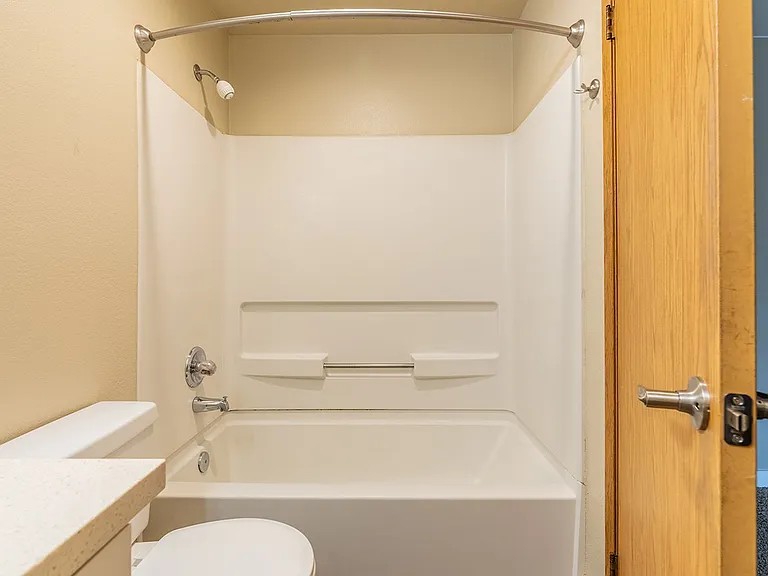 Francis Ave Apartments — Photo 18