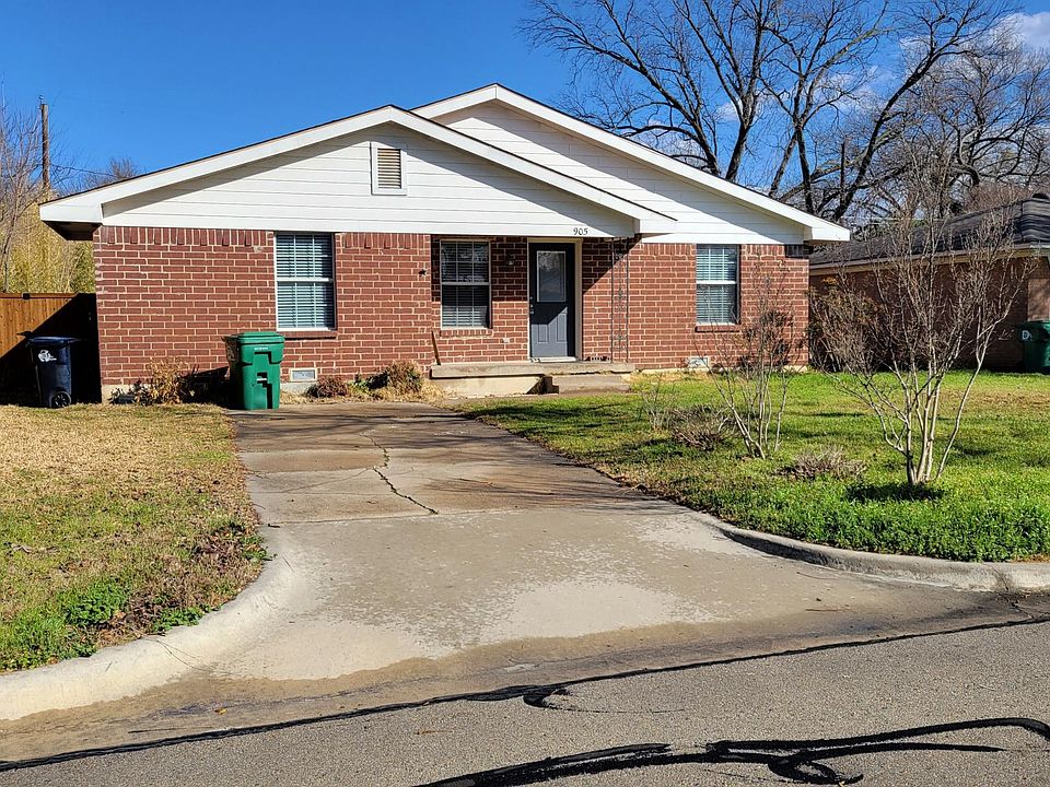 1st image of 905 Manhattan Dr