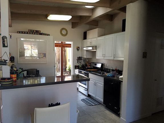 Gas stove, dish washer, fully equipped to serve 8 people