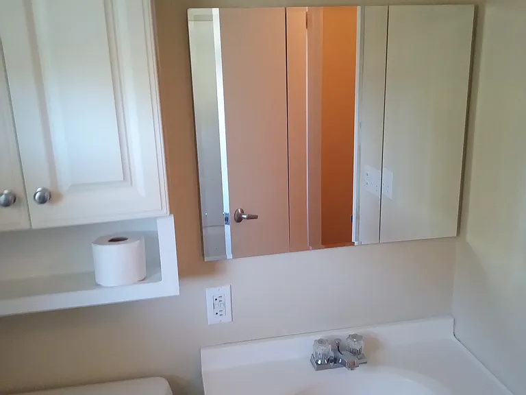 Upper level full bathroom