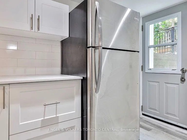 51B Fernwood Park Ave — Photo 7