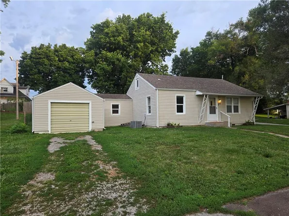 107 N 25th St, Lexington, MO 64067
