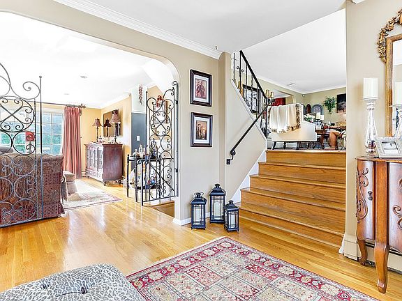 3rd image of 52 Wenwood Dr