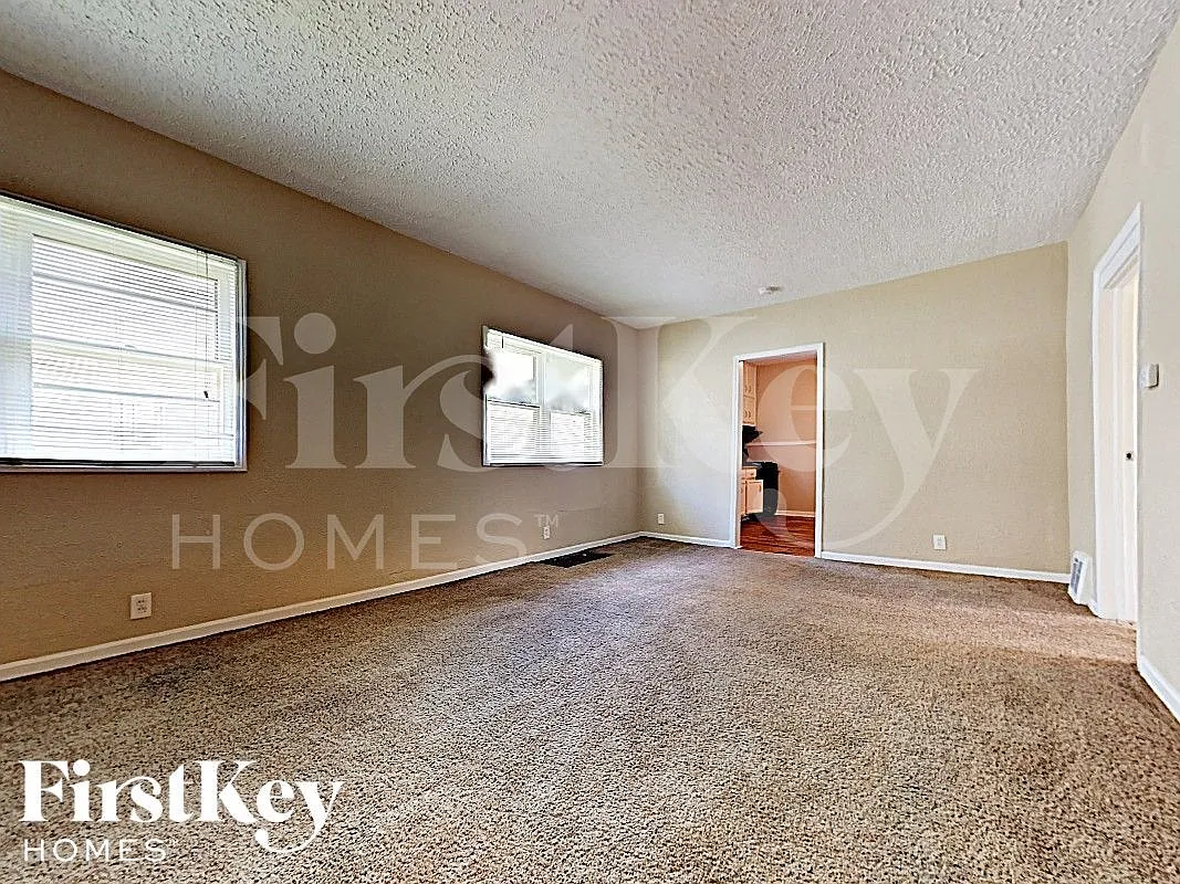 3 bed, 1.0 bath, 1092 sqft, $2,385 — Photo 3