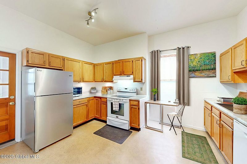 4th image of 405 3rd Street