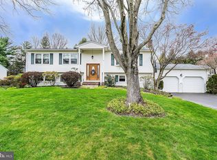 6 Stephanie Ln, Robbinsville, NJ 08691
