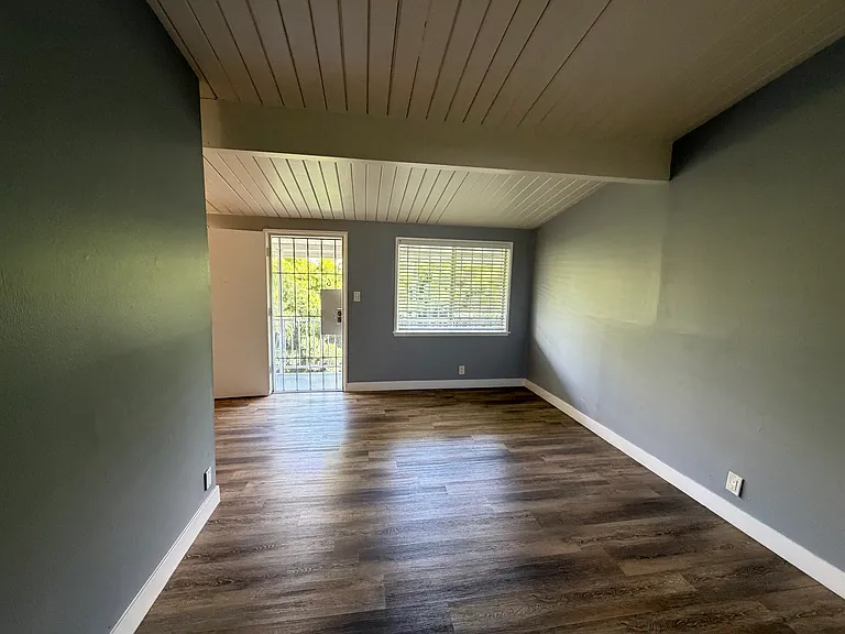 7050 6th Ave #6 — Photo 8