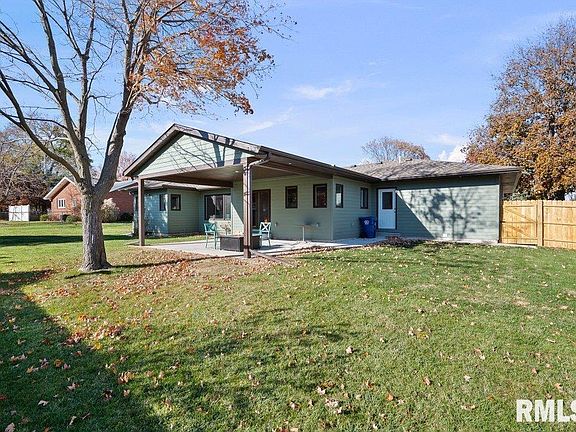 2nd image of 3209 E 18th Pl