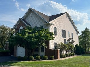 14 Pond Ridge Dr #19, Clinton, NJ 08809