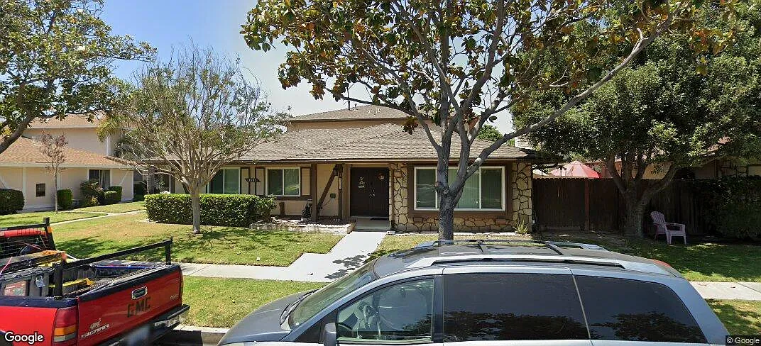 3 bed, 1400 sqft, $3,525 — Photo 2