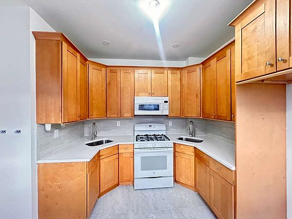 3rd image of 537 E 5th St #2A