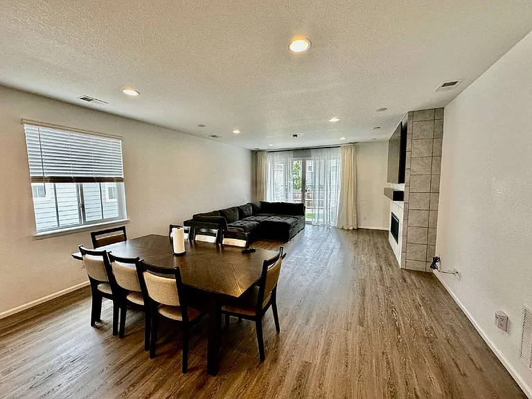 3983 Castle Vista Dr — Photo 10