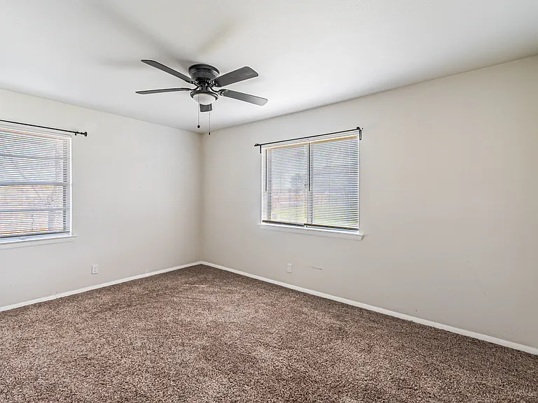 308 Franklin Dr — Photo 14