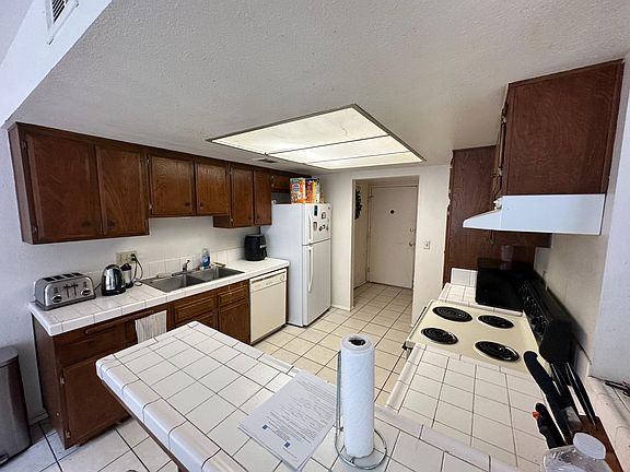 3rd image of 9785 Genesee Ave