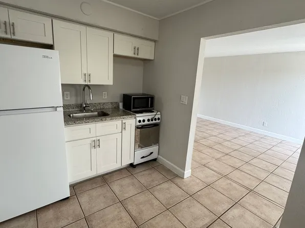 2452 Stella St APT 204, Fort Myers, FL 33901