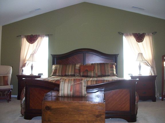 3rd image of 904 Willow Creek Dr