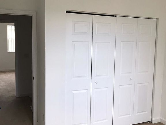3rd image of 1019 NE 41st Pl #1019