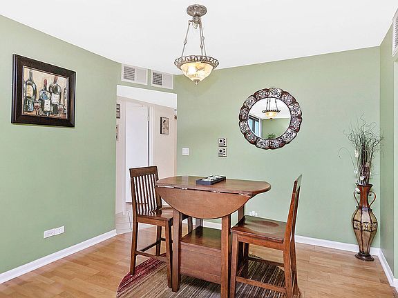 5th image of 6150 N Kenmore Ave APT 6D