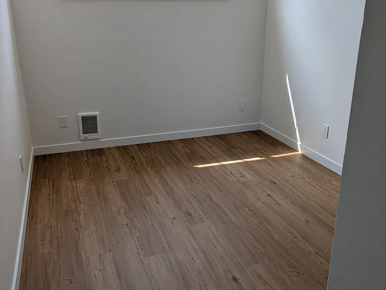 115 26th Ave S #4 — Photo 13