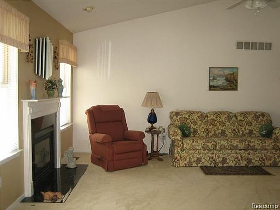 3rd image of 37065 Amhurst Dr #43