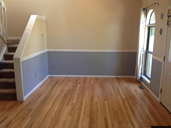 4th image of 382 S Taft Ct