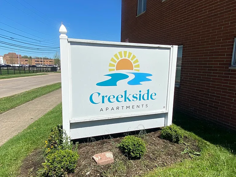 Creekside Apartments — Photo 2