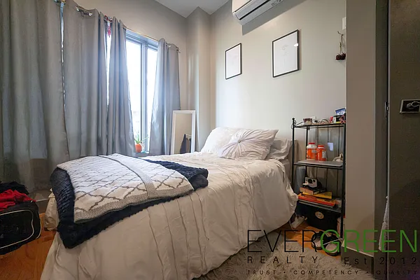 Rented by Evergreen Apartments BK | media 18