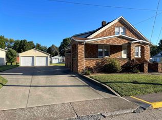 710 E 1st St, Huntingburg, IN 47542