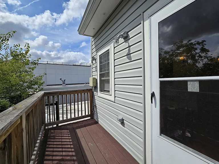 1533 A St NE — Photo 35