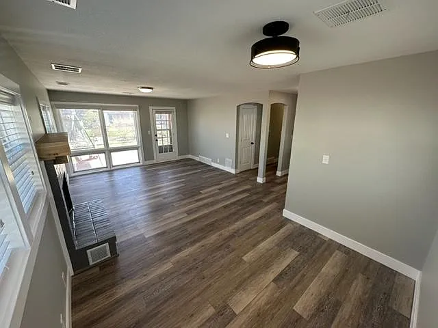 1018 N Denmark Ave — Photo 2