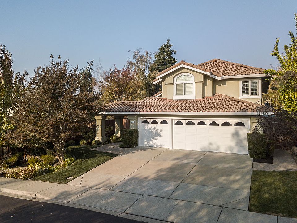 1st image of 404 Skycrest Dr