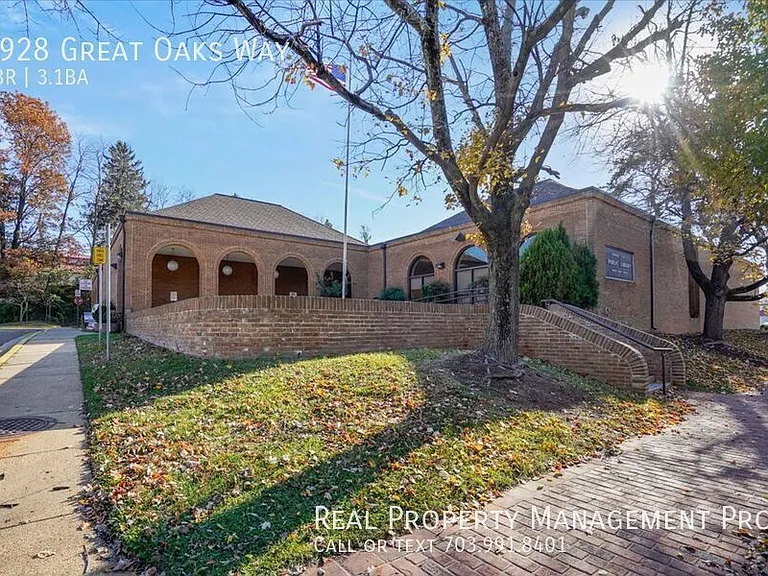 9928 Great Oaks Way — Photo 46