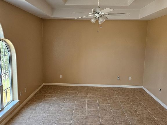 4th image of 2413 North Cir #4