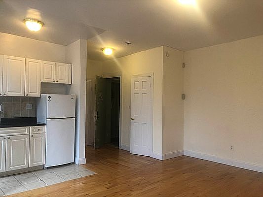 2nd image of 602 Saint Nicholas Ave #6