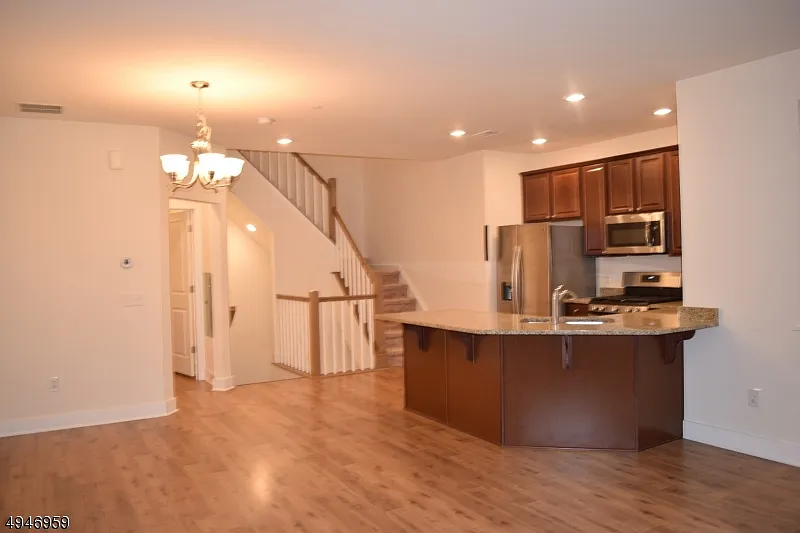 3 bed, 2.5 bath, 2088 sqft, $3,700 — Photo 3