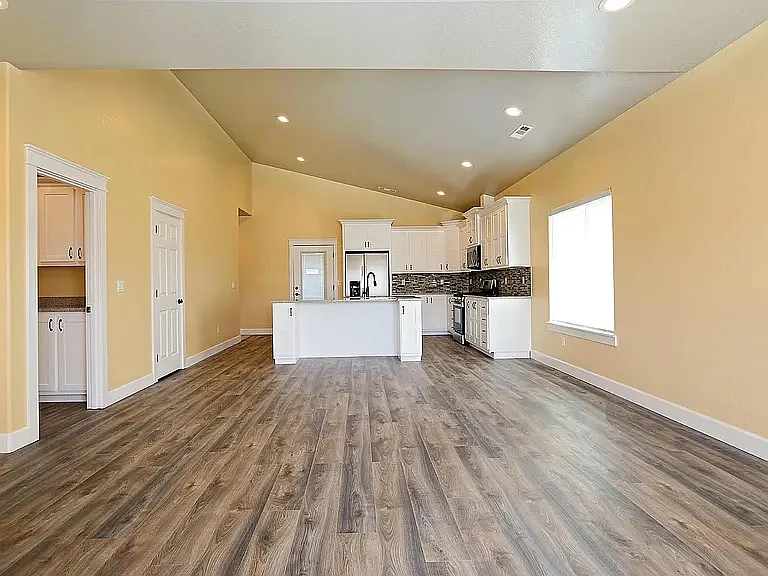 656 Nobility Dr — Photo 4