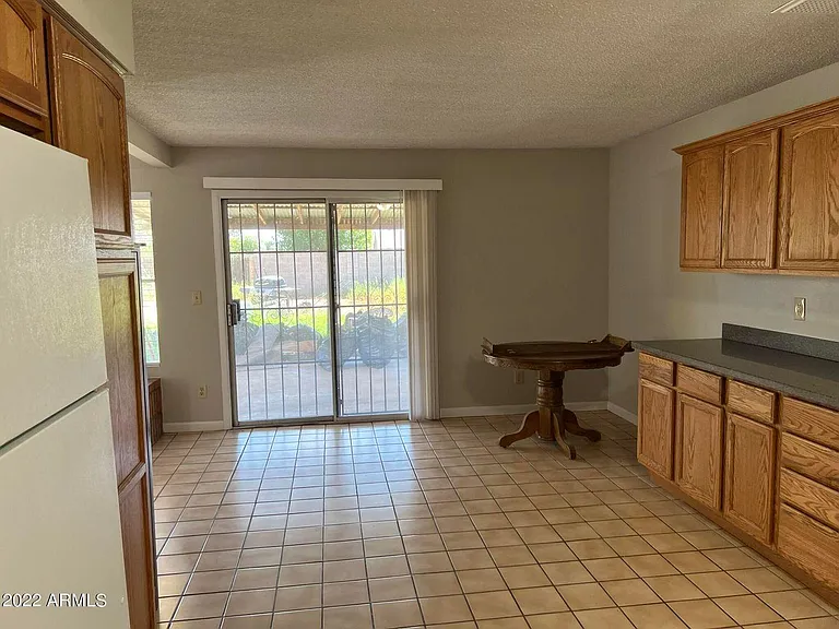 7827 W College Dr — Photo 5