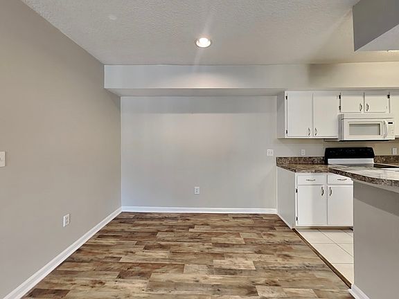 4th image of 725 Crest Pines Dr APT 421