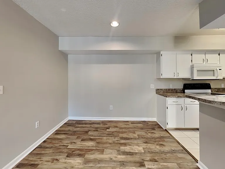 725 Crest Pines Dr #421 — Photo 4