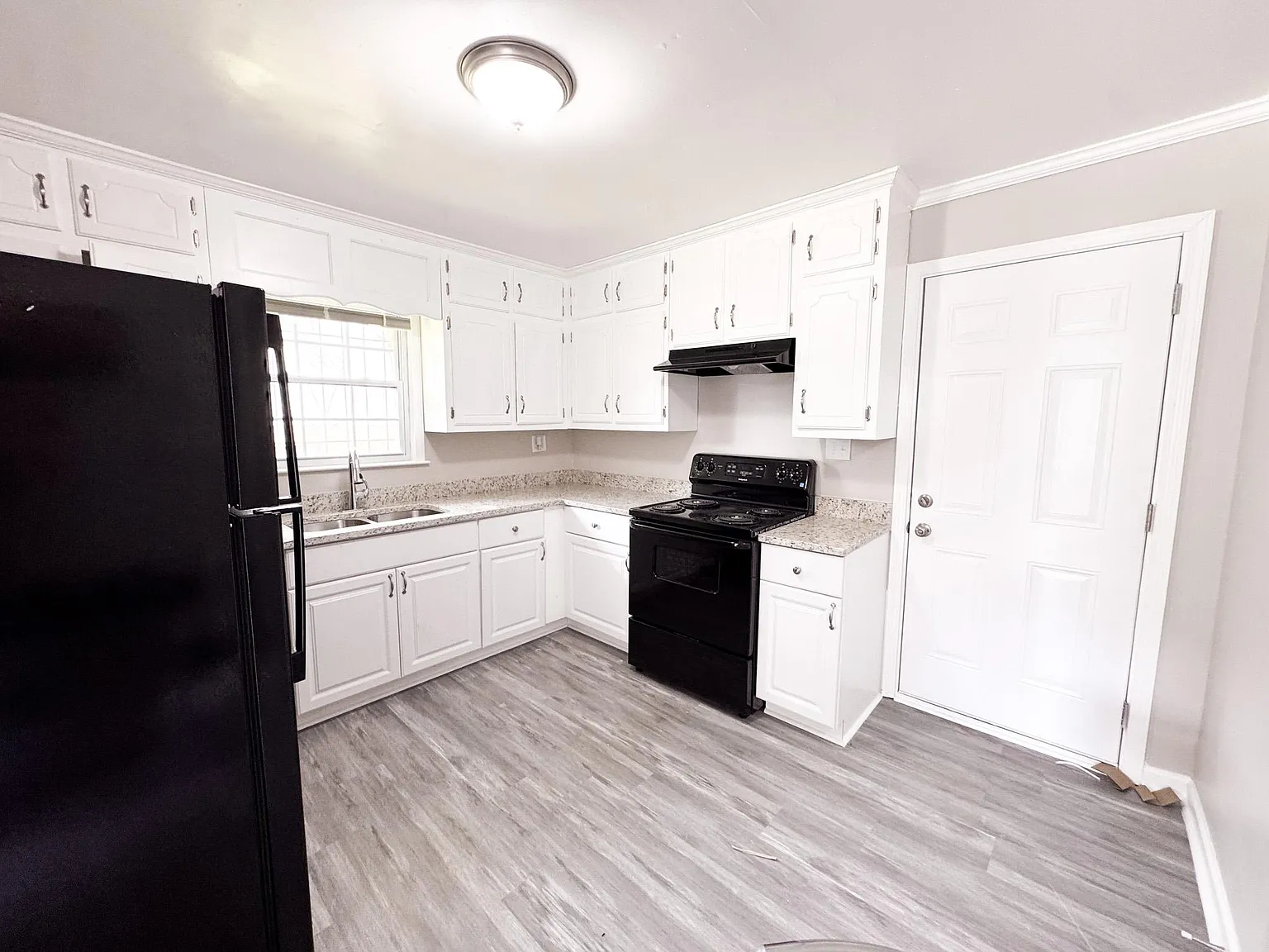 4 bed, 4.0 bath, 2400 sqft, $637 — Photo 4