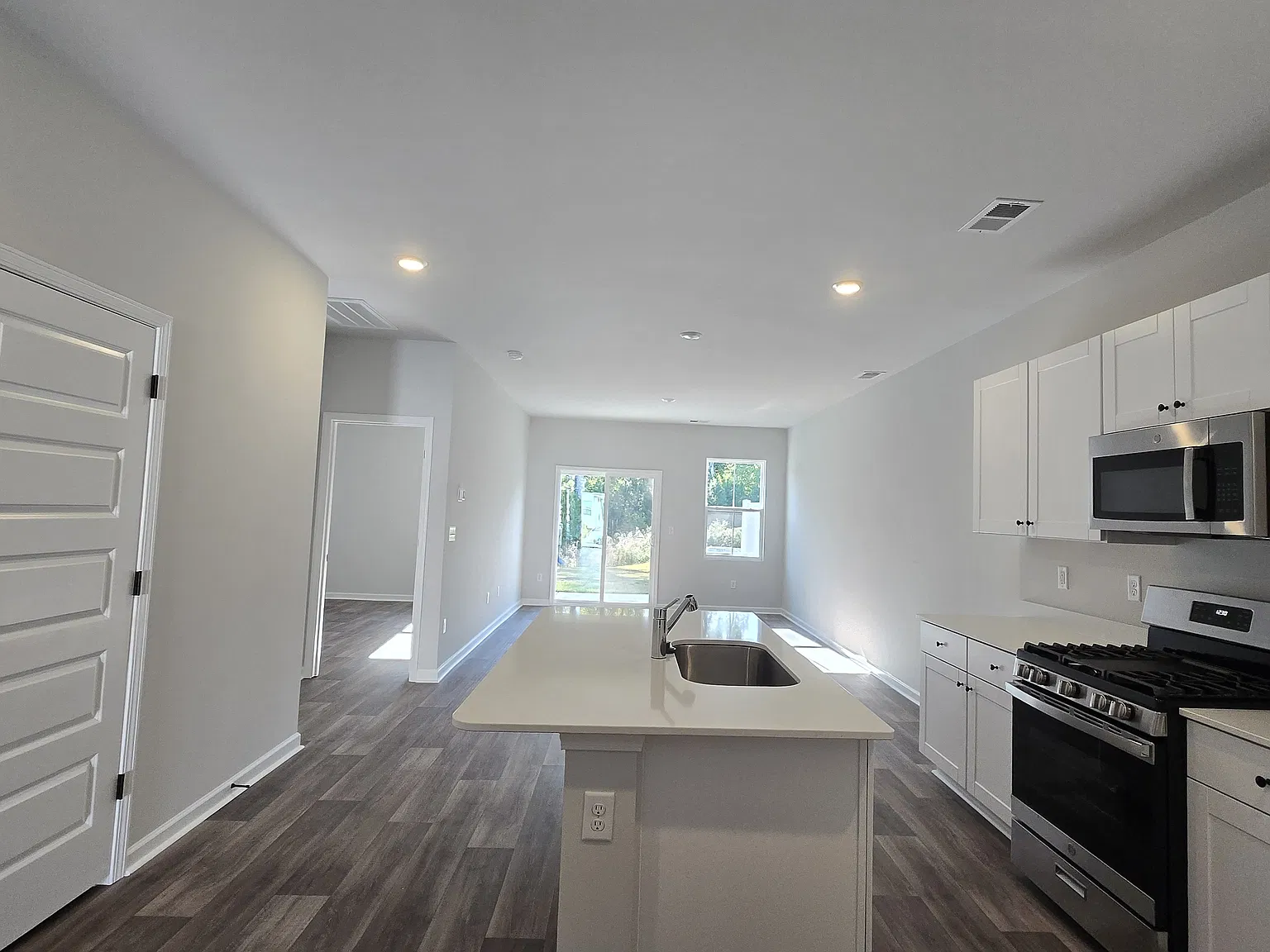 3 bed, 1437 sqft, $1,800 — Photo 4