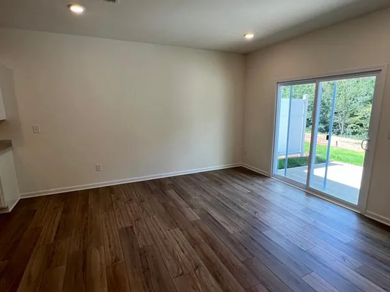 2725 Aubrey St — Photo 12