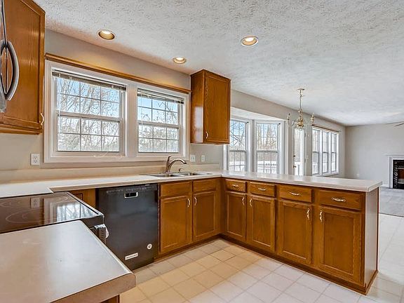 5th image of 728 Riverlanding Dr