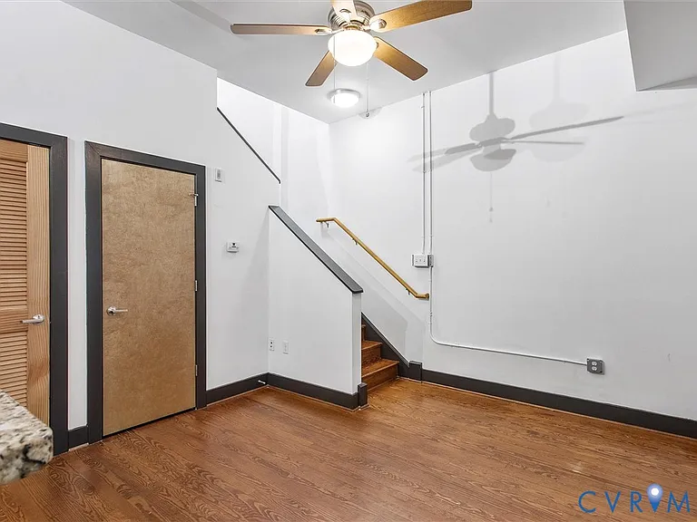 306 E Grace St #204 — Photo 10