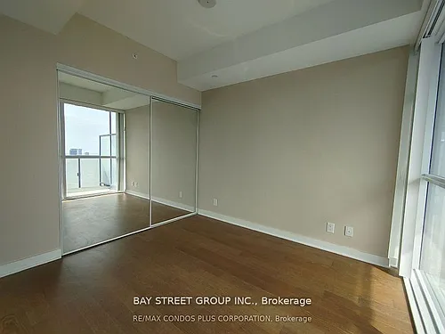 15 Grenville St #3802 Photo 1