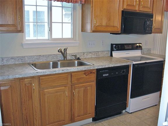 4th image of 323 Vista Cir #28B