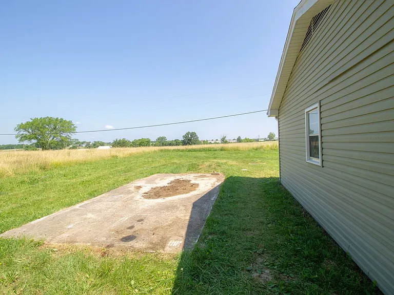 1303 Smiley Ln — Photo 44